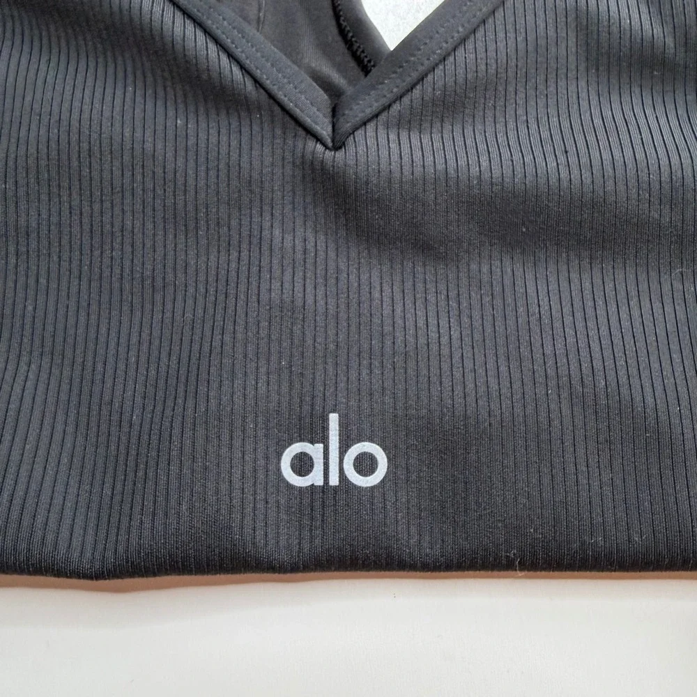 ALO Yoga Sports Bra Black Ribbed V-Neck Racerback Women's Size Medium